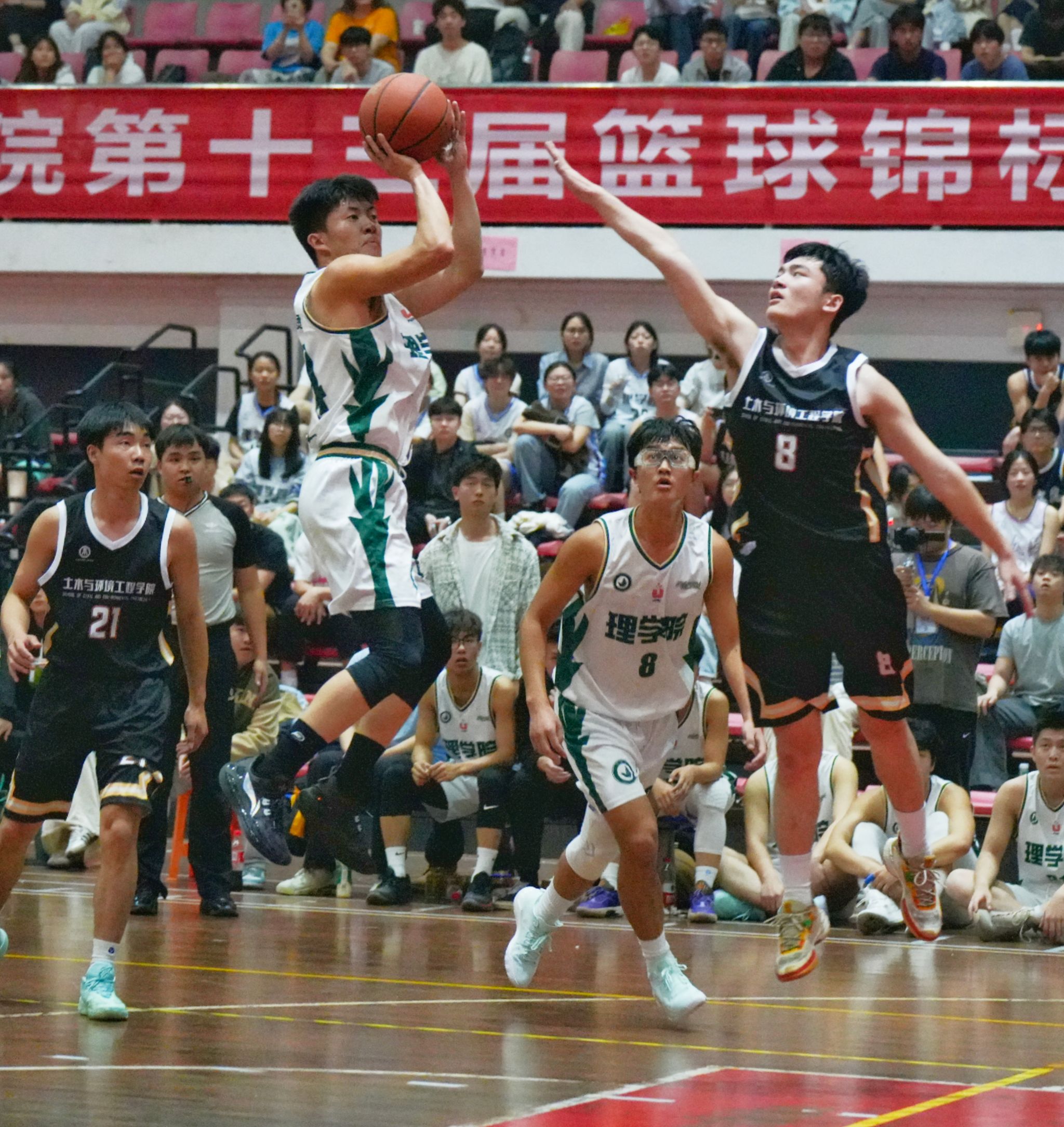 关于热血澎湃的体育赛事，场面火爆炫目的信息